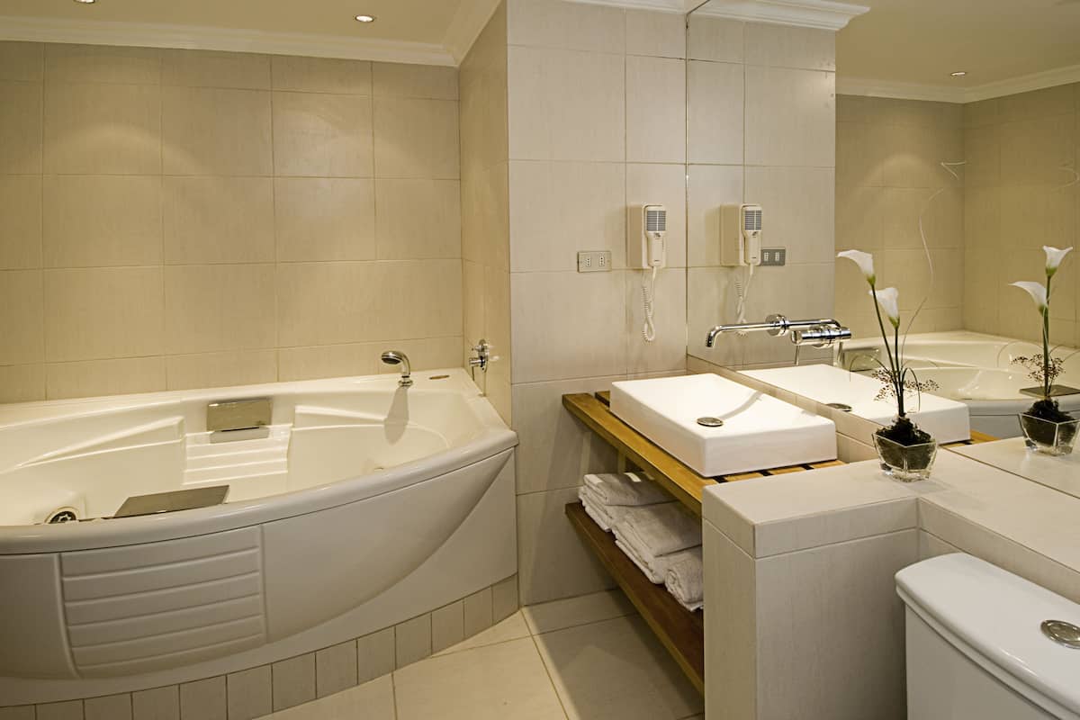 junior suite | 1 bedroom, premium bedding, pillow-top beds, minibar