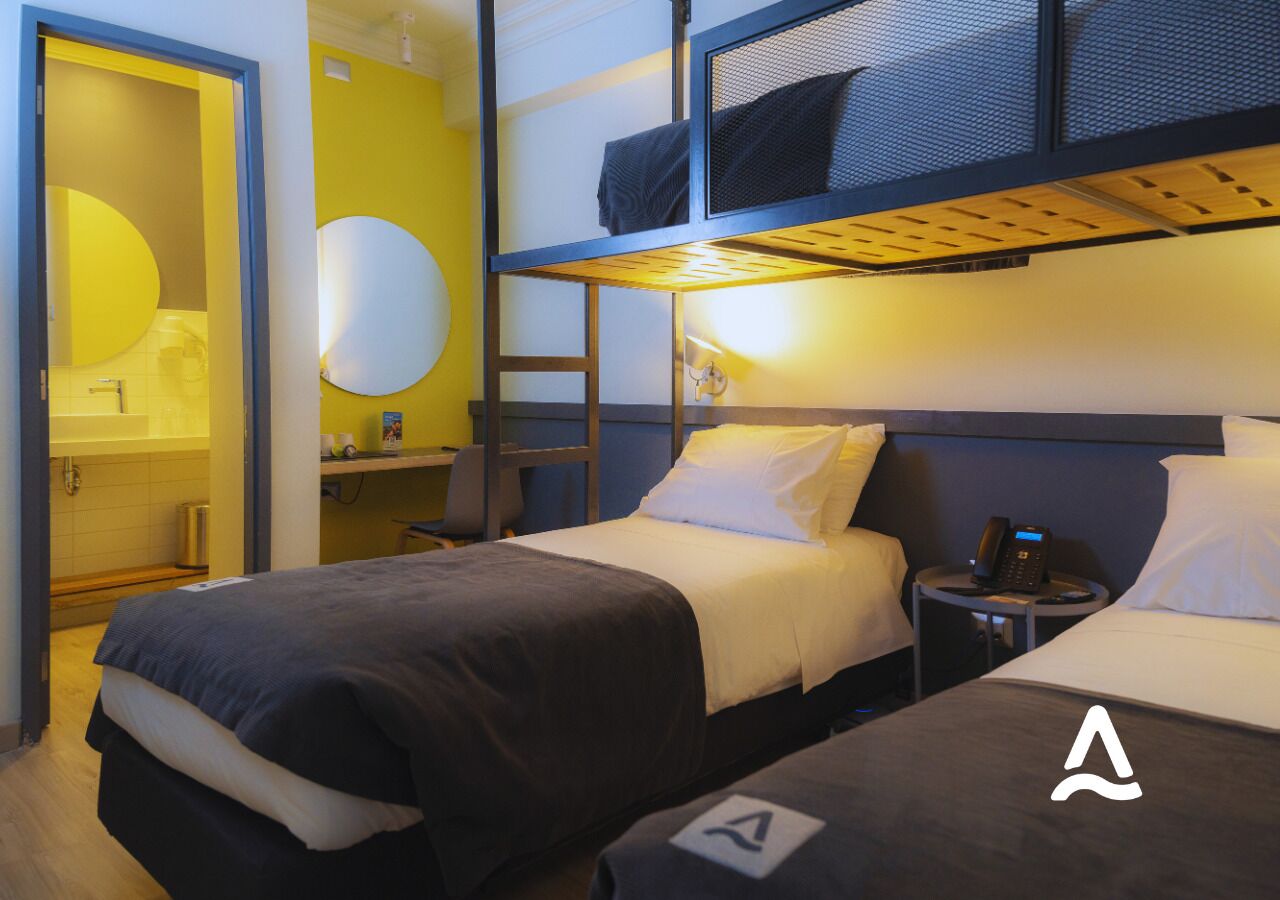 Almaexpress Triple | 高档床上用品、加厚床垫、迷你吧、客房内保险箱