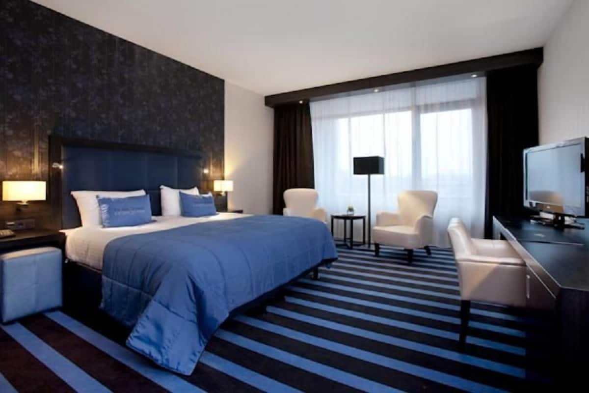 舒适双床房, 庭院景观 | 迷你吧、客房内保险箱、特色家居、办公桌