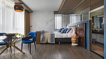 Wellness Blue Suite | Minibar, in-room safe, individually furnished, desk