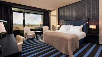 Minibar, värdeförvaringsskåp på rummet, unika möbler och skrivbord