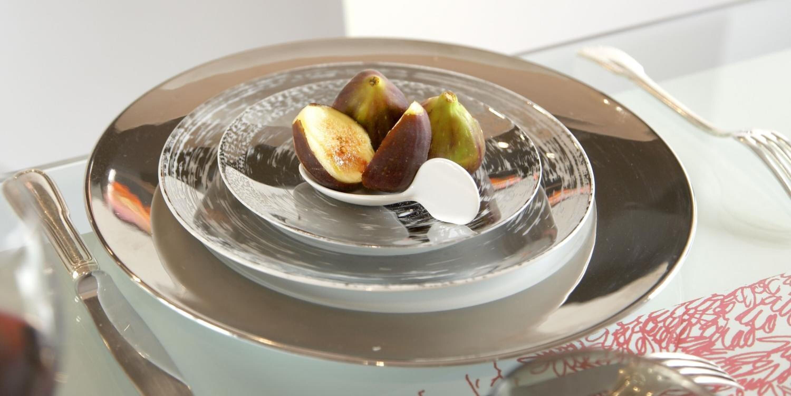 dinner served, fusion cuisine, pool views