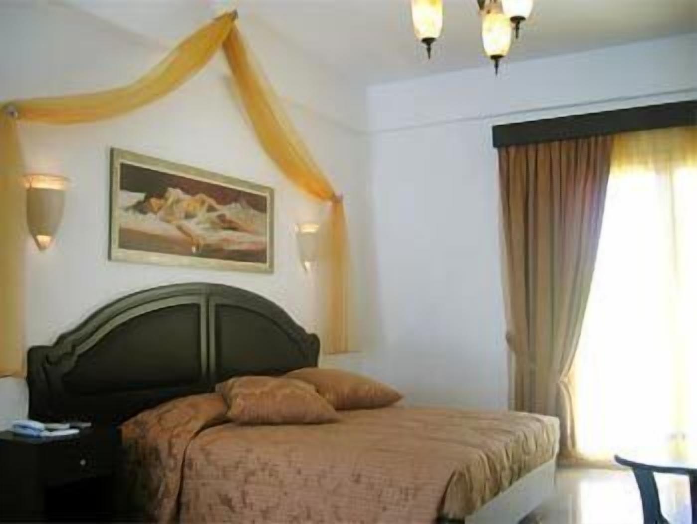 junior suite | egyptian cotton sheets, in-room safe, soundproofing