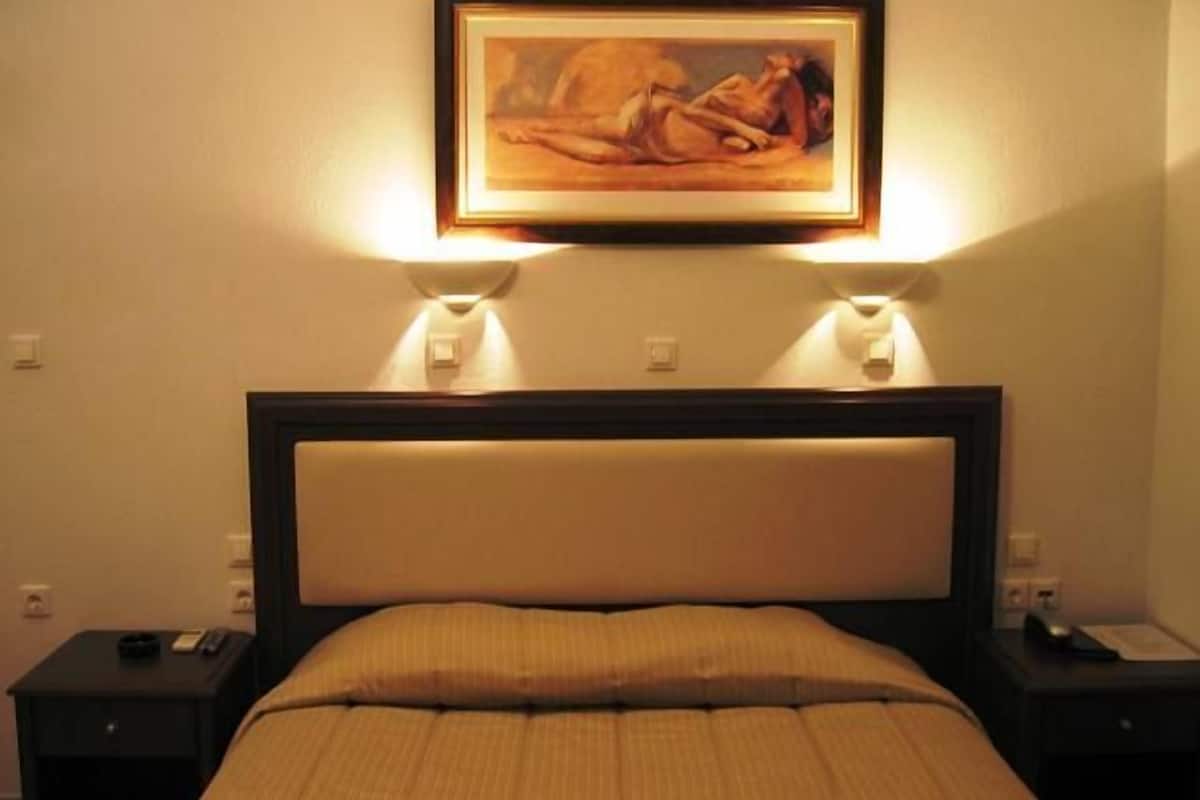 egyptian cotton sheets, in-room safe, soundproofing