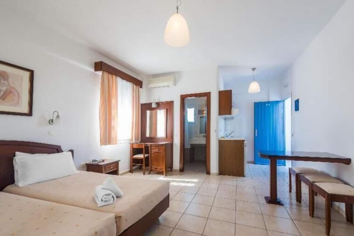 standard triple room | egyptian cotton sheets, in-room safe, soundproofing