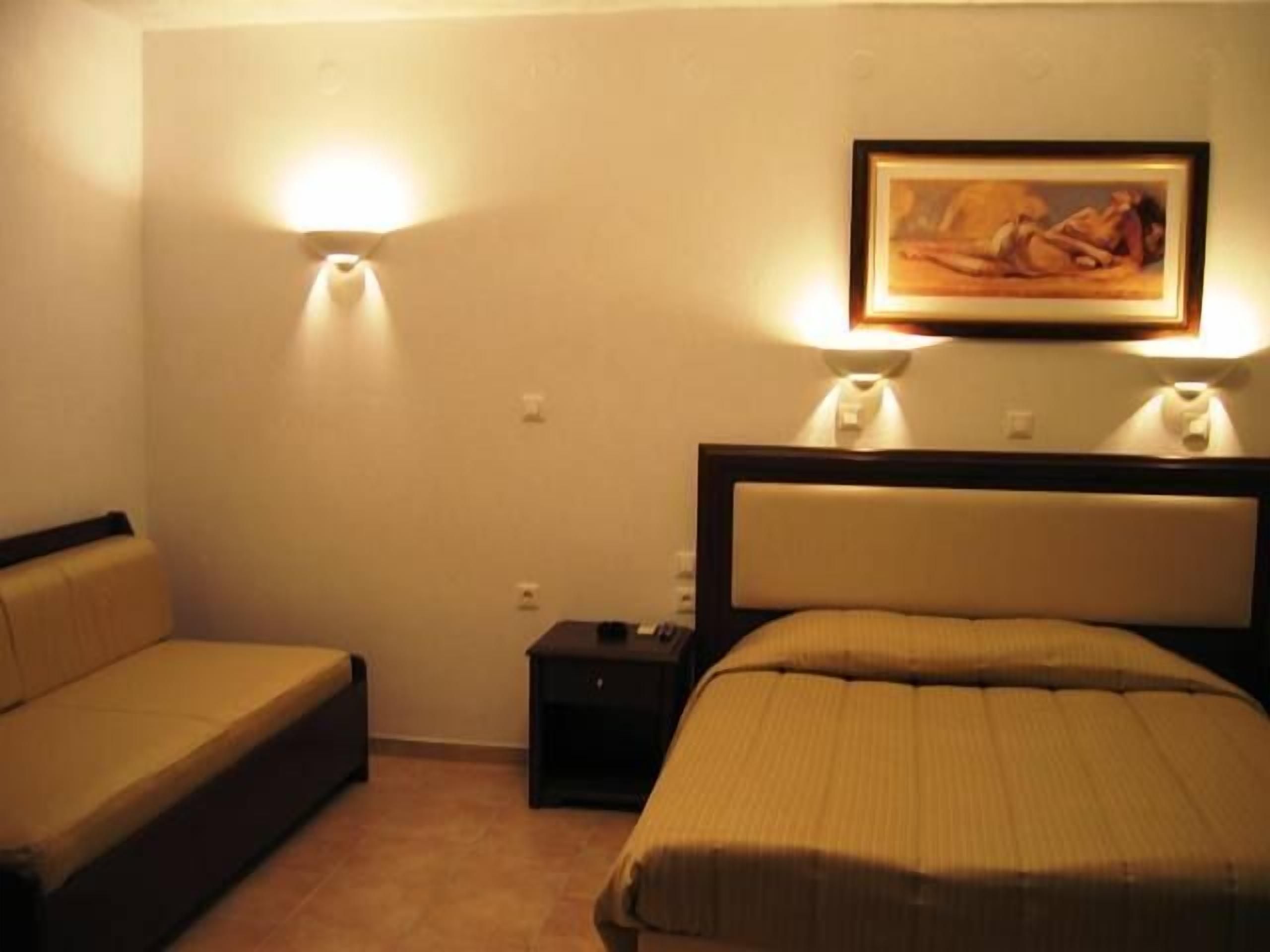 single room | egyptian cotton sheets, in-room safe, soundproofing