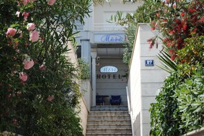 Entrada al alojamiento