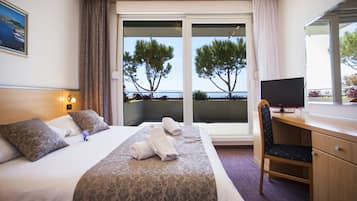 Family Suite, Terrace | 1 bedroom, minibar, in-room safe, desk