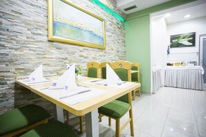 Desayuno buffet todos los días (con cargo)