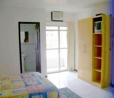 Minibar y caja de seguridad en la habitación 