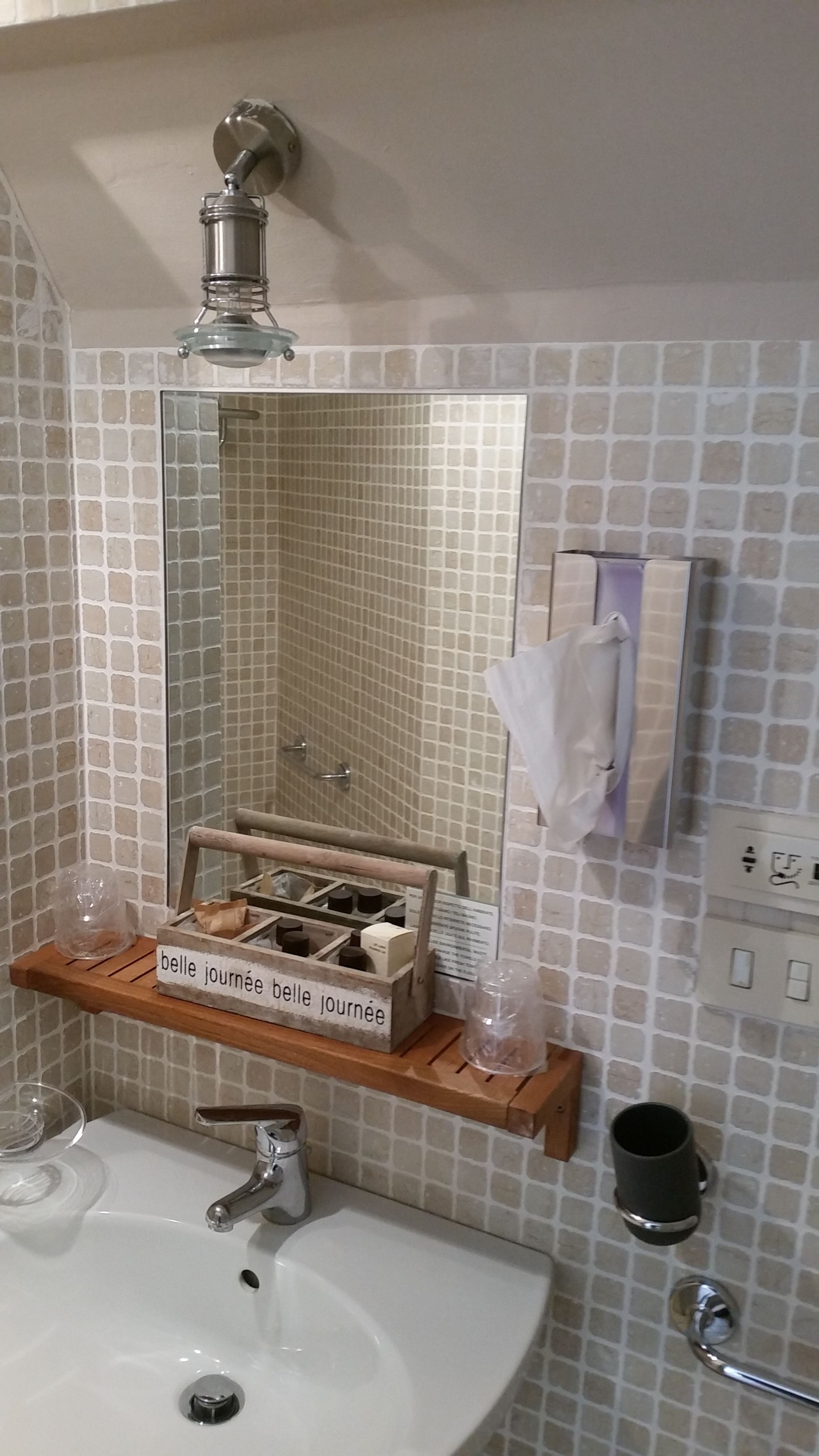 shower, free toiletries, hair dryer