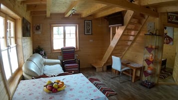 Maison, 3 chambres, balcon, vue montagne | Salle de séjour