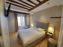 Superior Double Room, 1 Double Bed | Desk, soundproofing, free WiFi, bed sheets
