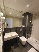 Superior Double Room, 1 Double Bed | Bathroom amenities