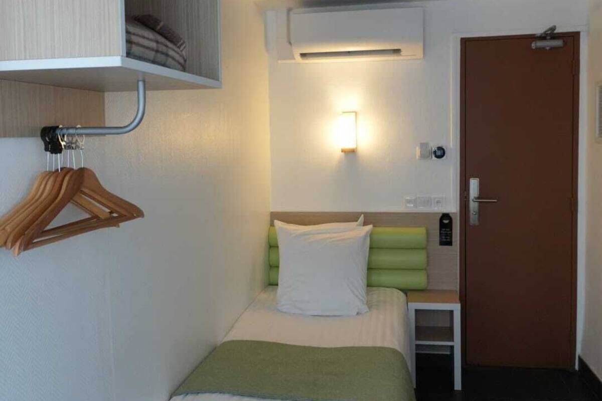 Habitación individual Confort | Escritorio, sistema de insonorización, wifi gratis y ropa de cama