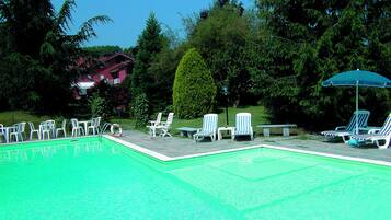 Seasonal outdoor pool