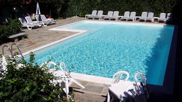 Piscine extérieure (ouverte en saison)