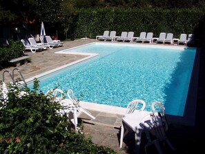 Kolam renang terbuka bermusim