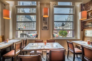 Colazione continentale, servita tutte le mattine (18 EUR a persona)