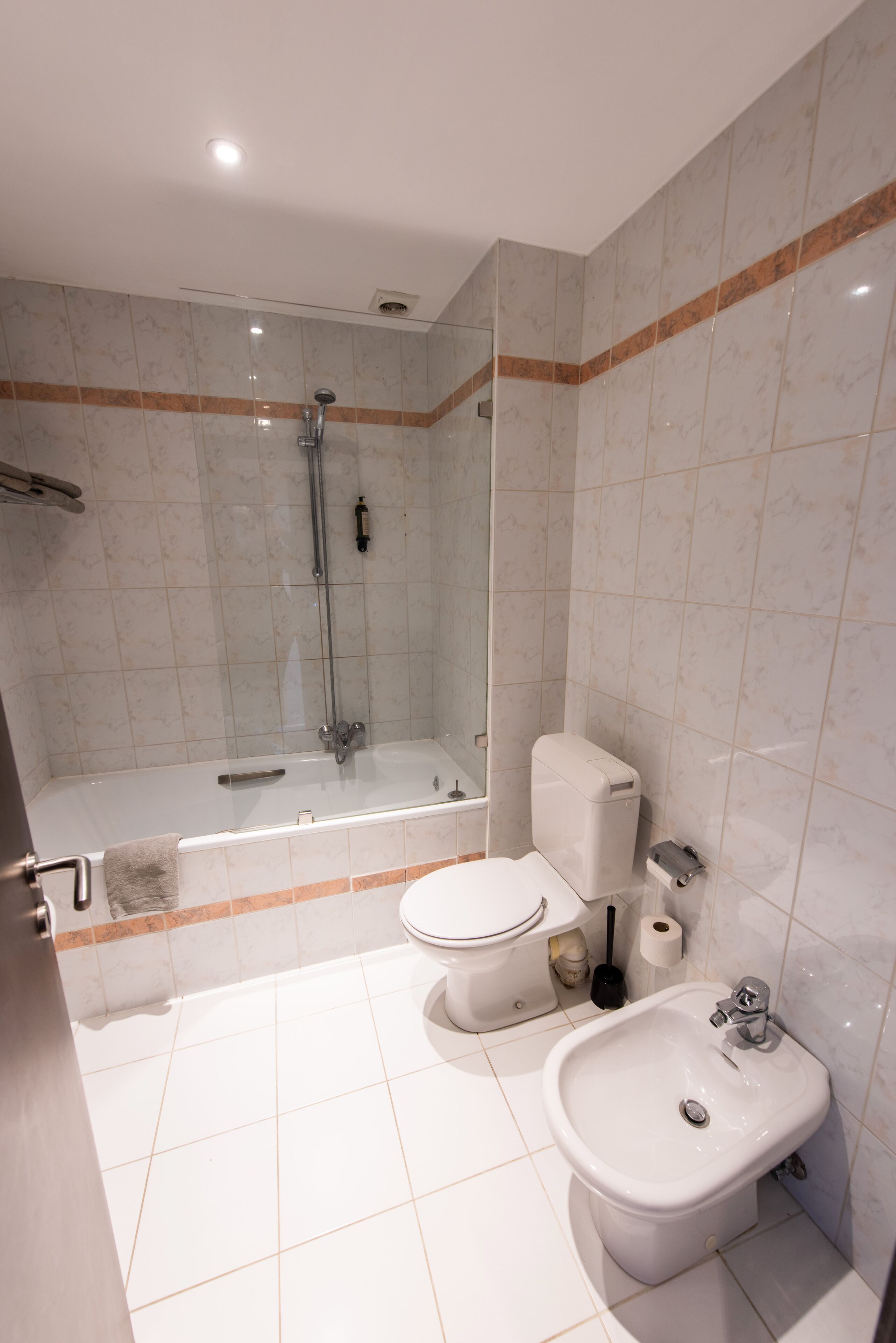 double room (grand place view) | bathroom | free toiletries, hair dryer, towels