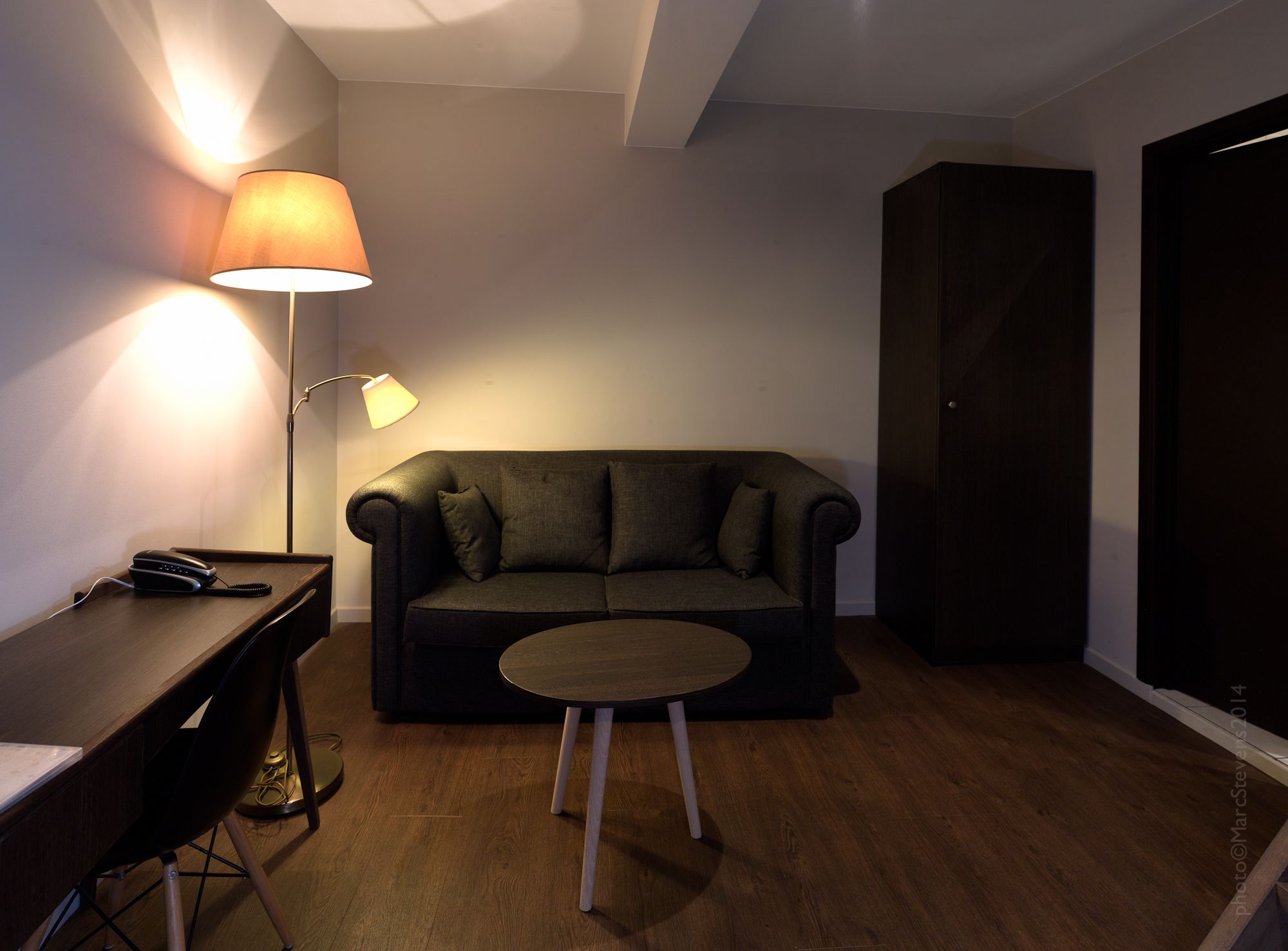 43-inch flat-screen tv with cable channels, tv