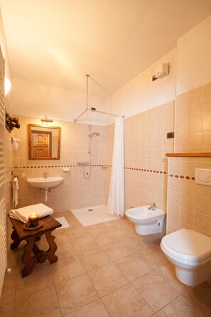 Shower, hair dryer, bidet, towels - Genzianella (Valfurva)