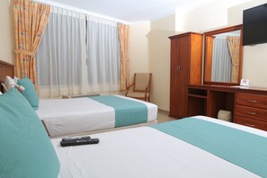 Habitación, 2 camas matrimoniales | Sábanas de algodón egipcio y ropa de cama de alta calidad 
