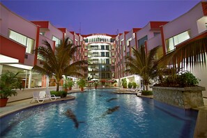 Outdoor pool - Hotel El Marqués (Atacames)