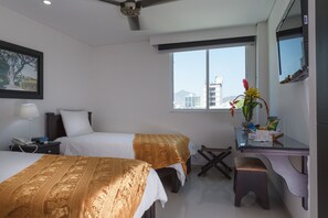 Standard Triple Room | Street view - Hotel Santa Marta Real (Santa Marta)