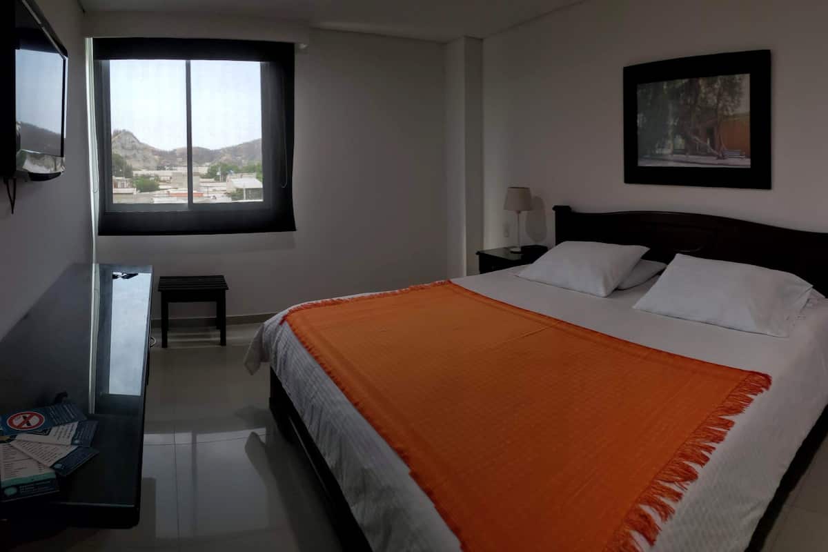 Deluxe Double Room, 1 King Bed | Minibar, in-room safe, desk, blackout drapes