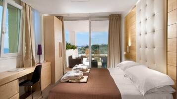 Suite | Minibar, in-room safe, desk, soundproofing