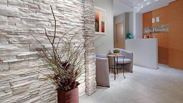 Sauna, hot tub, Turkish bath/hammam, body treatments, aromatherapy