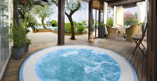 Indoor spa tub - Hotel Sarti (Riccione)