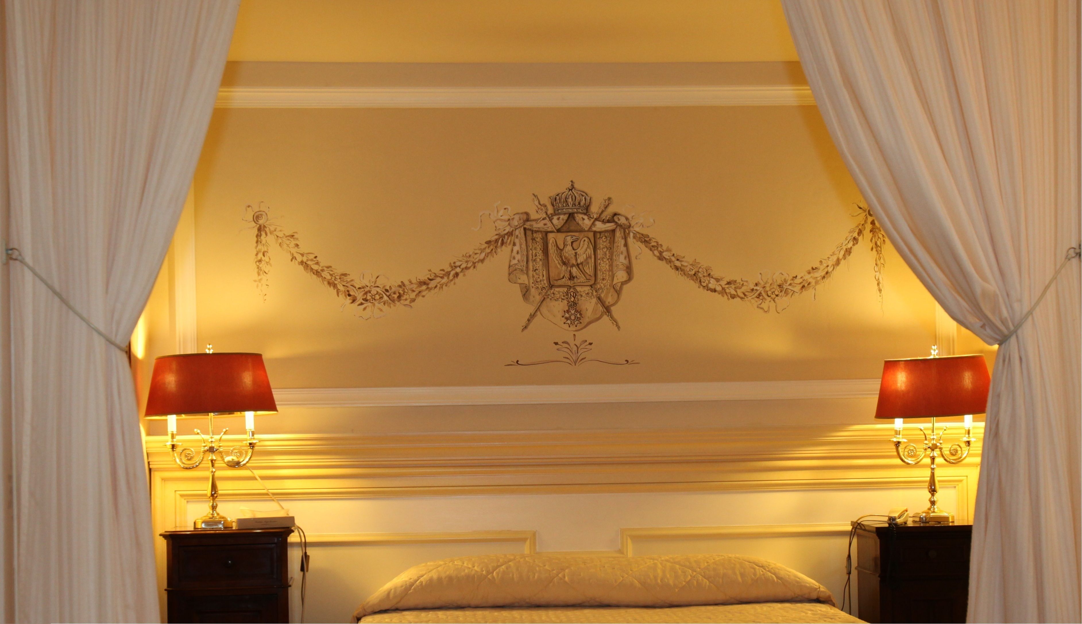 superior double room, 1 queen bed | minibar, in-room safe, desk, soundproofing