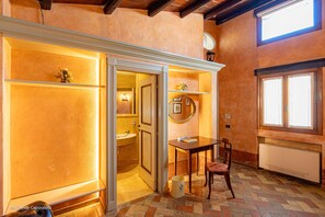 Junior Suite | Minibar, in-room safe, desk, soundproofing