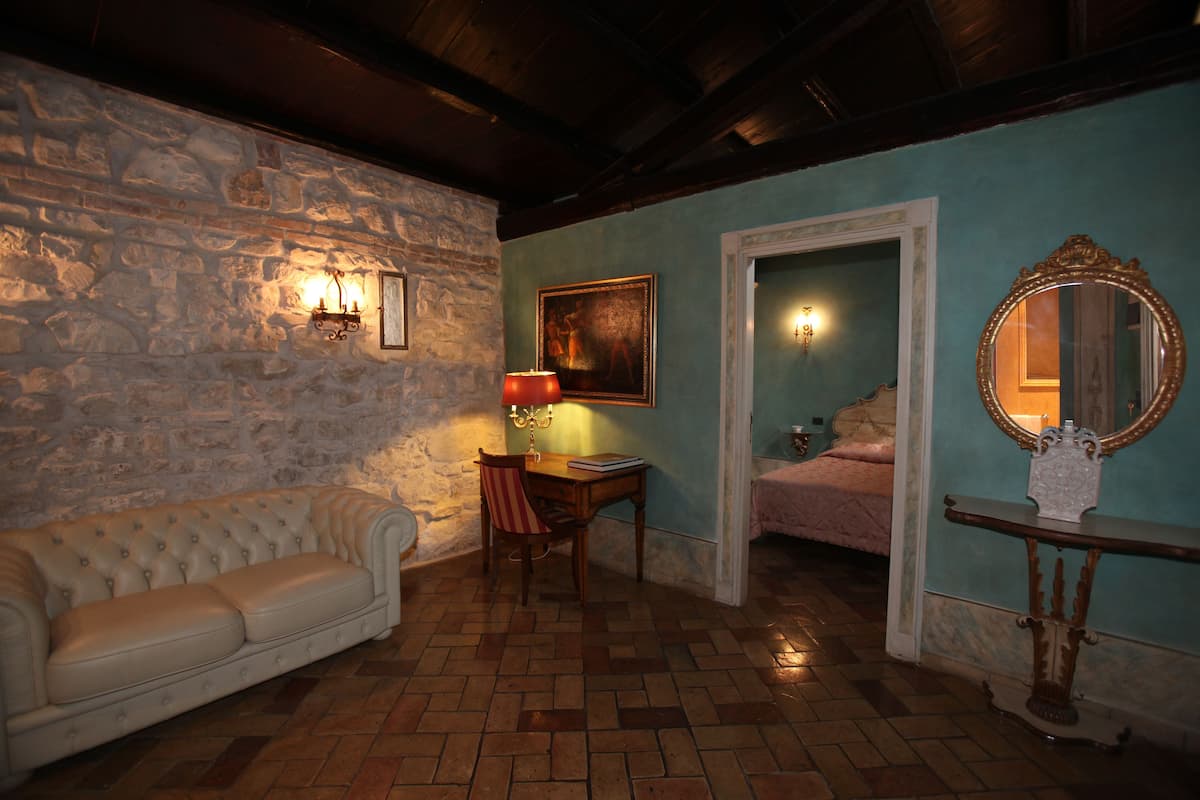 Junior Suite | 1 bedroom, minibar, in-room safe, desk