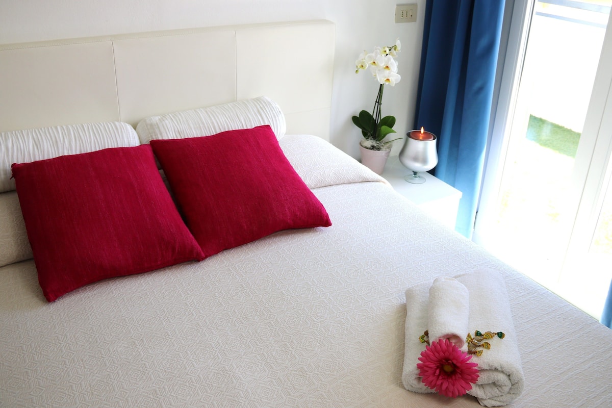 Double Room Single Use | Egyptian cotton sheets, in-room safe, free WiFi