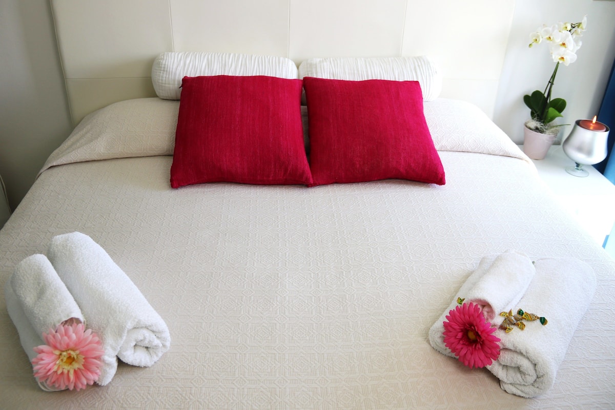 Egyptian cotton sheets, in-room safe, free WiFi