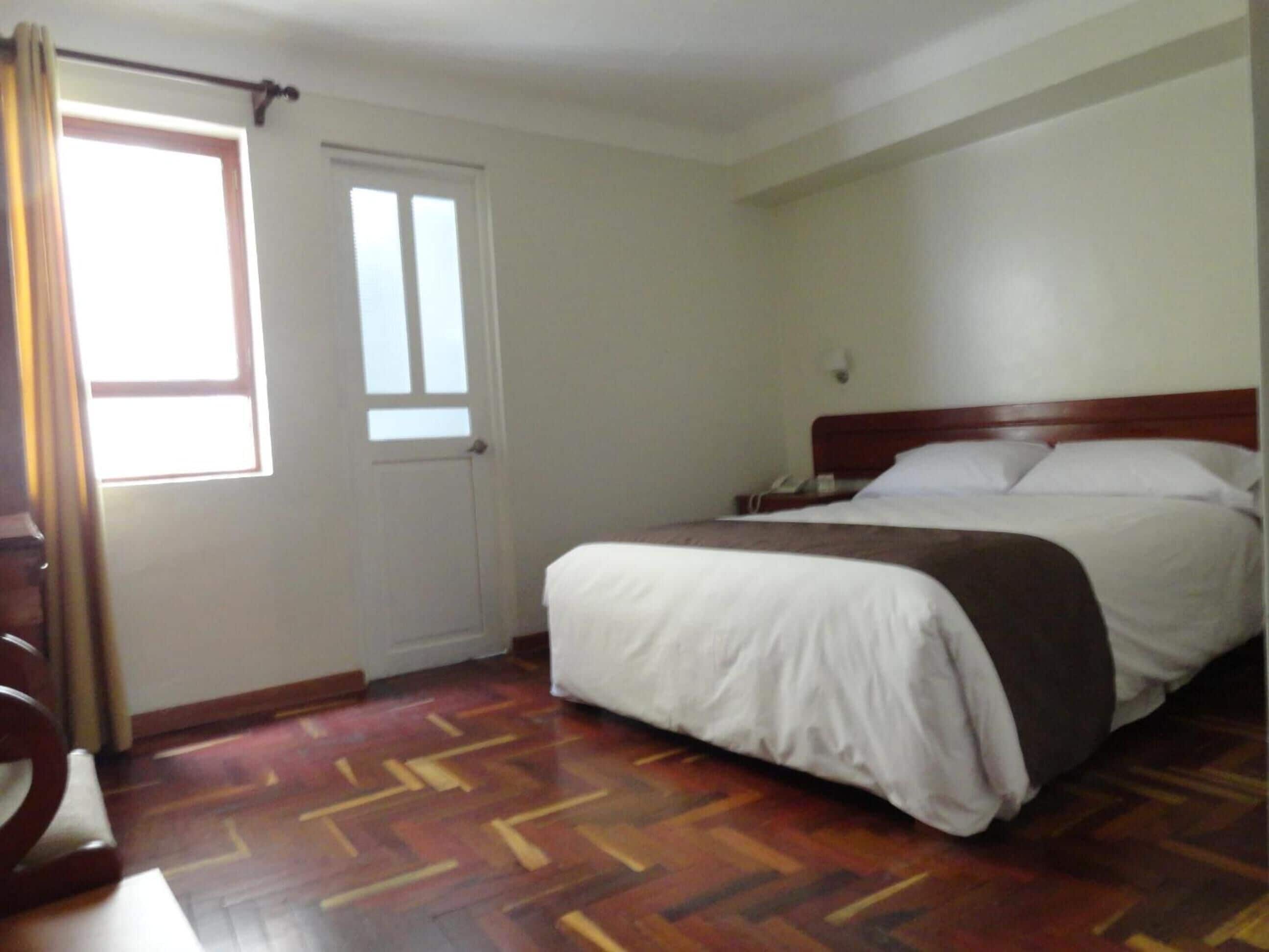 Photo - Emperador Plaza