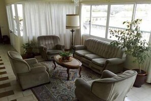 Double Room | Living room | TV - Sirius (Funchal)