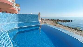 Piscina interna, piscina externa