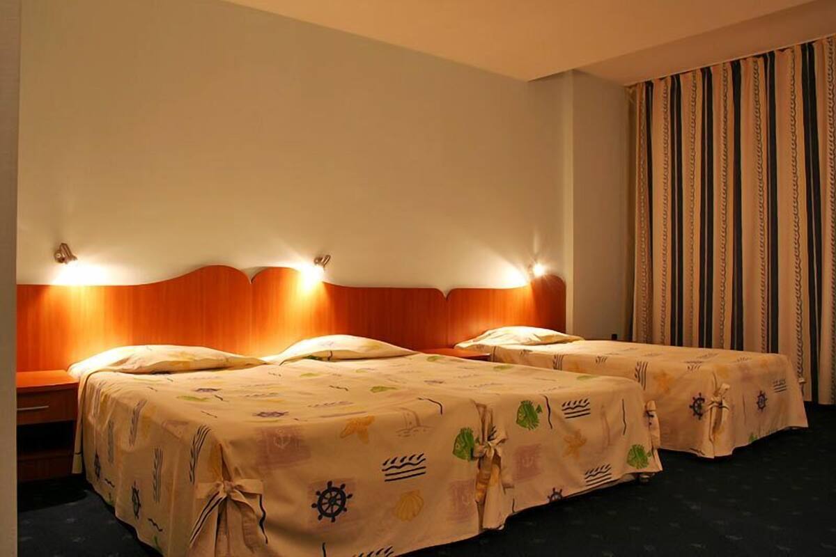 Triple Room | Premium bedding, pillowtop beds, iron/ironing board (on request)