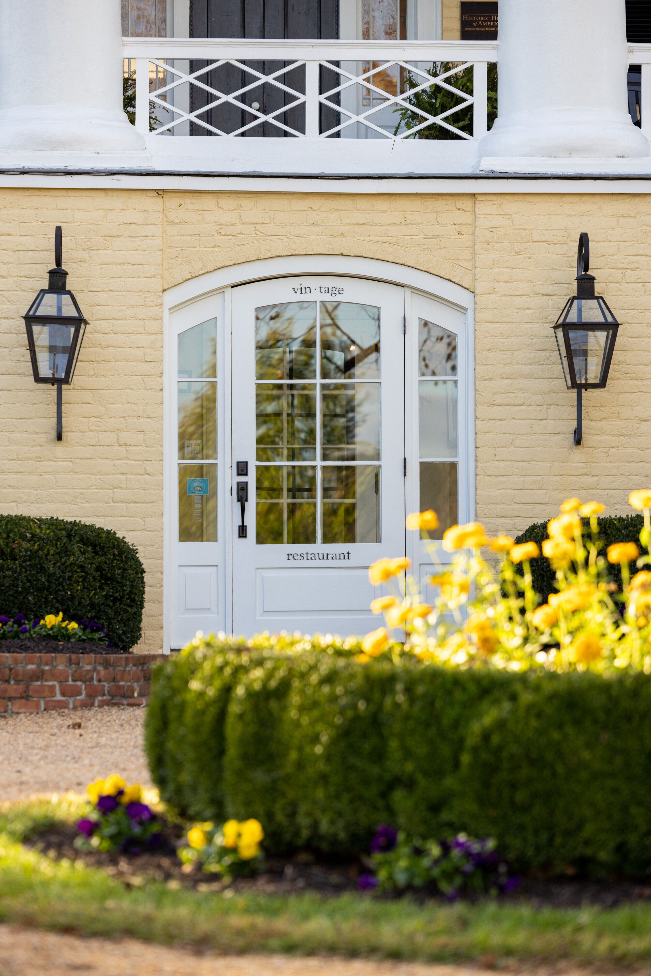 lunch, dinner, brunch served; american cuisine