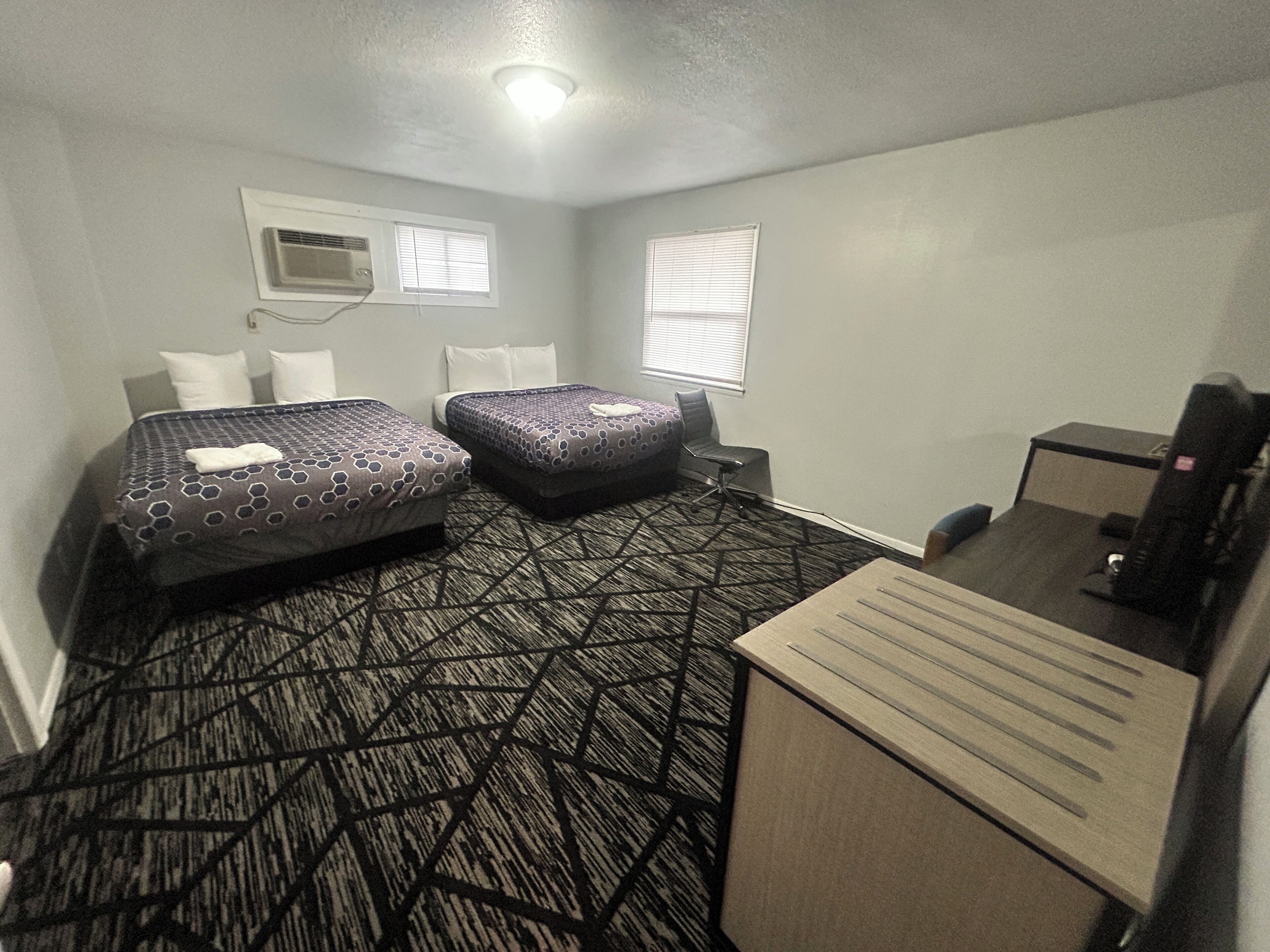 Room, Non Smoking (1 King Bed & 2 Queen Beds)