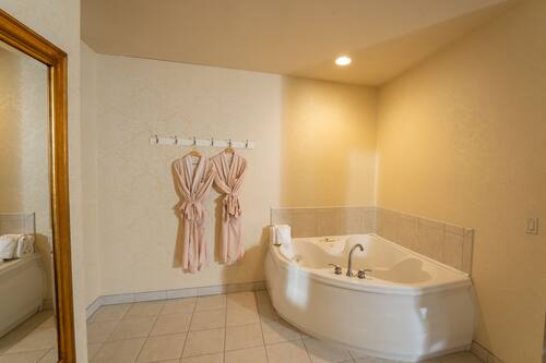 Executive studio suite, 1 kingsize bed, bubbelbad | Individueel gedecoreerd, een bureau, een laptopwerkplek