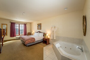 Decoración personalizada, escritorio y espacio para trabajar con laptop 