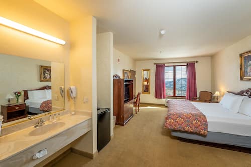 Junior studio suite, 1 kingsize bed, bubbelbad | Individueel gedecoreerd, een bureau, een laptopwerkplek
