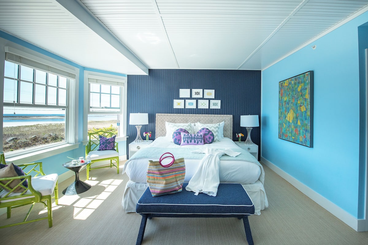 Suite (Adler Ocean) | Premium bedding, individually decorated, individually furnished