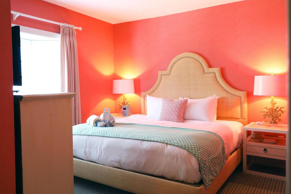 Room, 1 King Bed (Tides) | Premium bedding, individually decorated, individually furnished