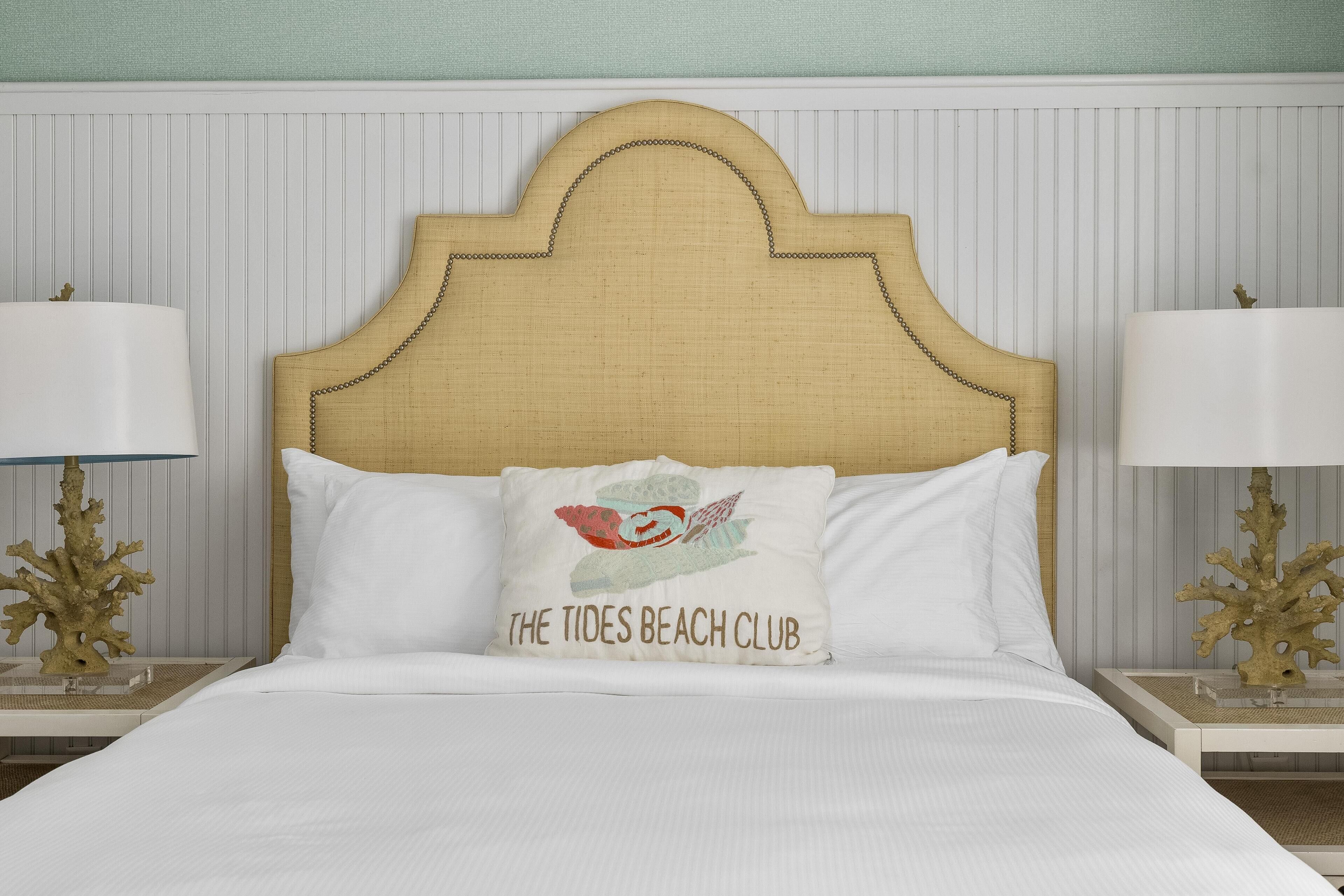 Room, 1 Queen Bed (Tides)